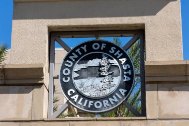 Redding, CA - 5 Haziran 2025: Shasta County işareti