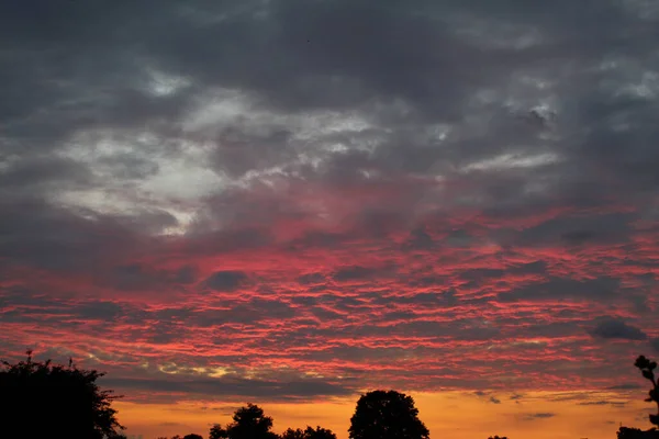 Güzel Gün Batımı Bir Sürü Bulut — Stok fotoğraf