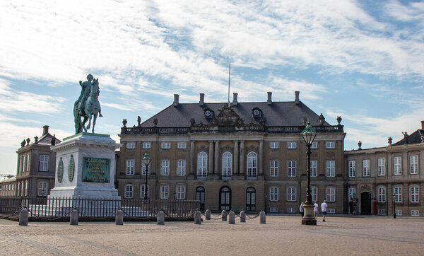 Копенгаген, Дания - 6 июня 2023 года. Амалиенборгский дворец в сердце Копенгагена. Достопримечательности Копенгагена. 