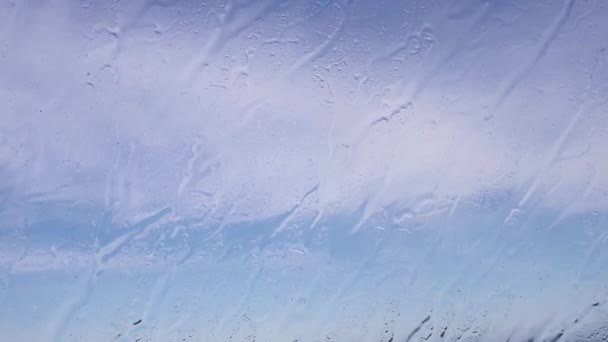 Krople Deszczu Szybę Oknem Pada Deszcz Oknem Morzem Niebem — Wideo stockowe