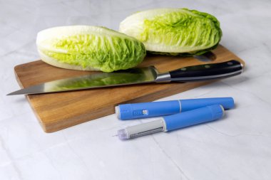Şeker hastaları ve kilo kaybı için Ozempic insülin enjeksiyon kalemi. Sağlık yaşam tarzı konsepti