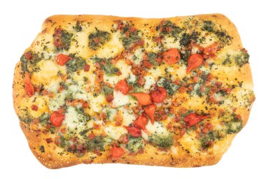 ev yapımı pizzanın izole edilmiş fotoğrafı.