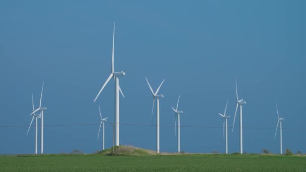 Turbinas Eólicas Campo Kent Reino Unido Generando Energía Eléctrica Renovable — Vídeos de Stock