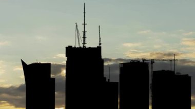 Cityscape Skyline Silhouette City Varşova Polonya, Renkli bir akşam gökyüzünün altında