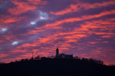 Sveta Gora Bazilikası - Nova Gorica Slovenya 'daki Kutsal Dağ Muhteşem ve Dehşet Renkleri' nde