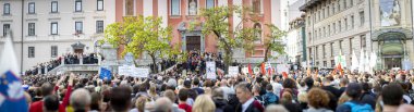 Ljubljana, Slovenya - 28 Mayıs 2021: Slovenya Parlamentosuna Karşı Siyasi Protesto