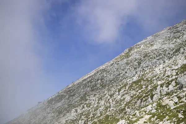 Turistas Caminhadas Mountain Hut Para Topo Monte Krn Julian Alps — Fotografia de Stock