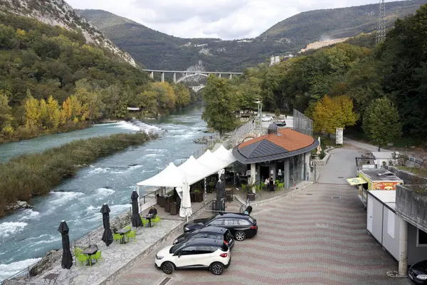 Solkan, Slovenya - 19 Ekim 2020: Solkan Slovenya 'da Soca Nehri yakınlarındaki Spor Barı