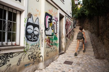 Ljubljana, Slovenya - 13 Ağustos 2021: Reber sokağı ve eski şehir merkezinden Ljubljana kalesine giden en kısa yol.