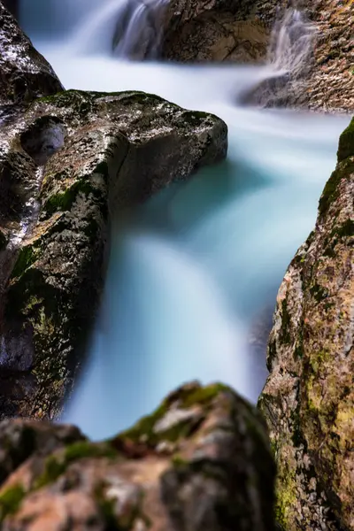 Sunik Water Grove Belas Piscinas Água Verde Gargantas Cachoeiras Rio — Fotografia de Stock