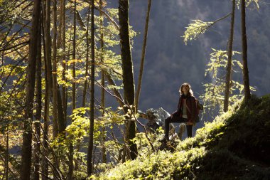 Slovenya Dağlarında Bir Kadın Turist İçin Keşif Macerası