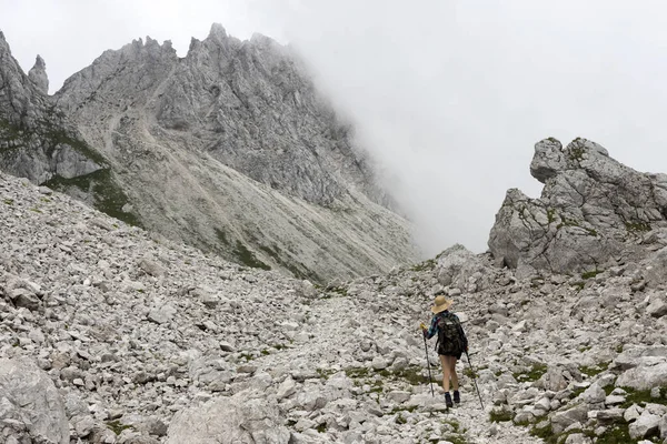 Avrupa Alplerindeki Yüksek Dağlarda Kadın Solo Yürüyüşü - Julian Alps Slovenya