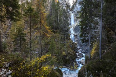 Julian Alps Slovenya 'da Martuljkov Şelalesi - 2022 Sonbahar Sezonunda Uzun Maruziyet