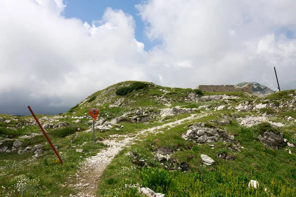 Bogatin Saddle Avusturyalı ve İtalyan Kalıntıları 1. Dünya Savaşı 'ndan ve ondan sonraki dönemden - Triglav Ulusal Parkı Slovenya