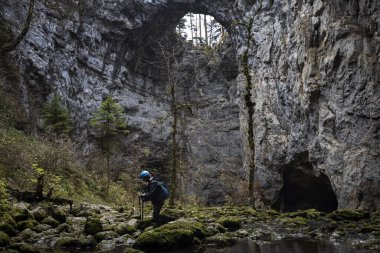 Karst Alanında Keşif Yürüyüşü Jeoloğu - Rakov Skocjan Slovenya