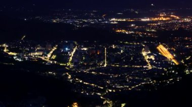 Sveta Gora Dağı 'ndan Gorizia şehri Nova Gorica' nın Sabahtan Geceye Geçişi