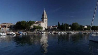 Osor - Cres Adası - Hırvatistan Yaz Sonlarında Town Marina 'dan Ana Kasaba Skyline Manzarası 