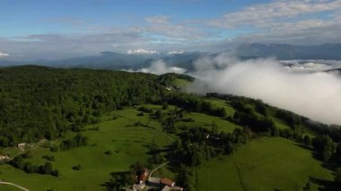 Slovenya 'nın Güzel Kırsal Bölgesi Yaz Sükuneti - Banjsice Platosu, Slovenya Julian Ön Alpleri, Avrupa