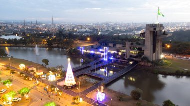Prefeitura Belediyesi de Sorocaba SP Brasil 05-01-2024 Fotoğraf Bölgeleri com Drone Decoracoes de Natal