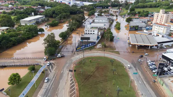 Alagamentos na Cidade de Sorocaba Ocorridos no dia 20 / 01 / 2024 Margens do Rio Sorocaba na Avenida Don Aguirre