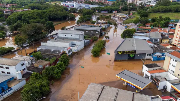Alagamentos na Cidade de Sorocaba Ocorridos no dia 20 / 01 / 2024 Margens do Rio Sorocaba na Avenida Don Aguirre