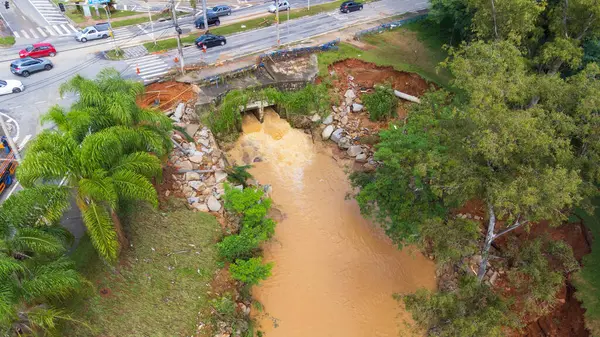 Alagamentos na Cidade de Sorocaba Ocorridos no dia 20 / 01 / 2024 Margens do Rio Sorocaba na Avenida Don Aguirre