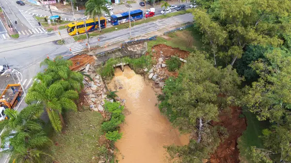 Alagamentos na Cidade de Sorocaba Ocorridos no dia 20 / 01 / 2024 Margens do Rio Sorocaba na Avenida Don Aguirre