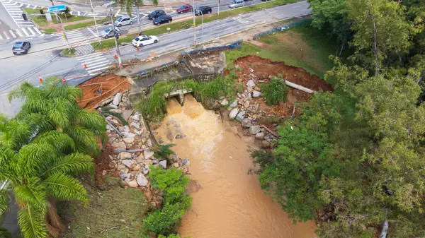 Alagamentos na Cidade de Sorocaba Ocorridos no dia 20 / 01 / 2024 Margens do Rio Sorocaba na Avenida Don Aguirre