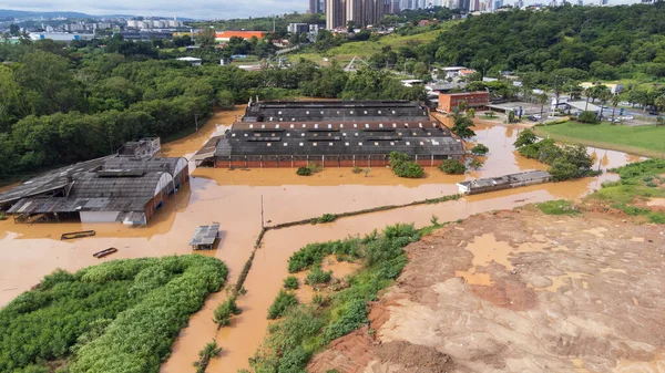Alagamentos na Cidade de Sorocaba Ocorridos no dia 20 / 01 / 2024 Margens do Rio Sorocaba na Avenida Don Aguirre