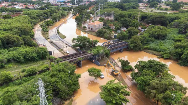 Alagamentos na Cidade de Sorocaba Ocorridos no dia 20 / 01 / 2024 Margens do Rio Sorocaba na Avenida Don Aguirre