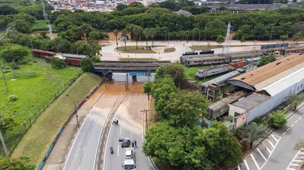 Alagamentos na Cidade de Sorocaba Ocorridos no dia 20 / 01 / 2024 Margens do Rio Sorocaba na Avenida Don Aguirre