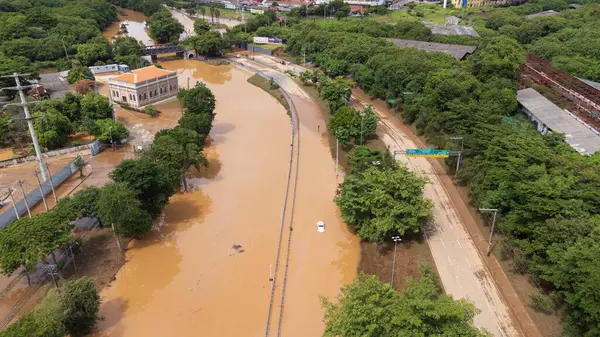 Alagamentos na Cidade de Sorocaba Ocorridos no dia 20 / 01 / 2024 Margens do Rio Sorocaba na Avenida Don Aguirre