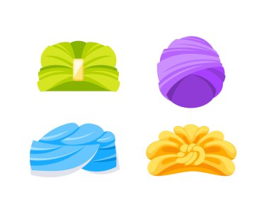 Bu geleneksel başlığın çeşitliliğini gösteren çeşitli renk ve stillerde dört farklı türban..