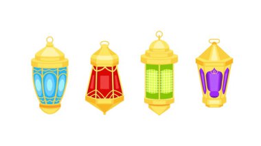 Dört renkli Arap feneri dönüyor, beyaz ve mavi bir arka planda izole edilmiş.