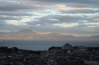 defne, Napoli, İtalya