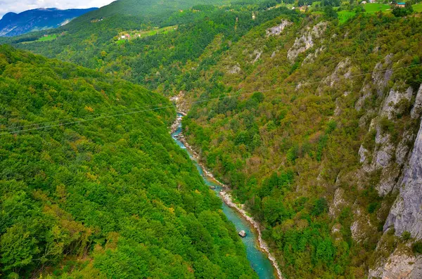 Karadağ kanyonda Tara. 