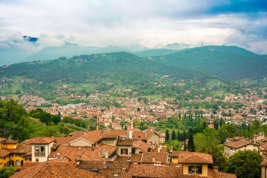 Bergamo, İtalya'nın panoramik görünüm. 