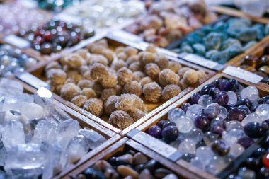 Doğal taşlar. Mineral değişimi.