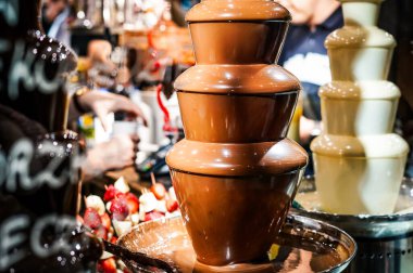 Çikolatalı fondü. Tatlı tatlı. 