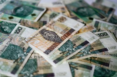 Arkaplan olarak Polonya banknotları.            