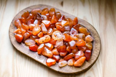 Doğal çiğ Carnelian taşları. Kapat.. 