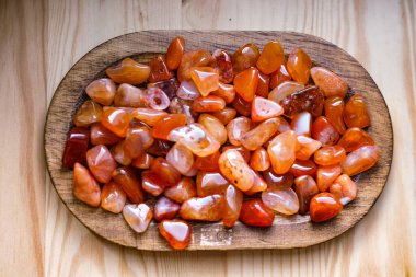 Doğal çiğ Carnelian taşları. Kapat.. 