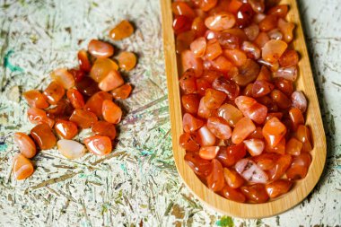 Doğal çiğ Carnelian taşları. Kapat.. 