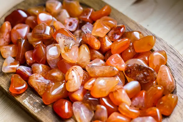Doğal çiğ Carnelian taşları. Kapat.. 