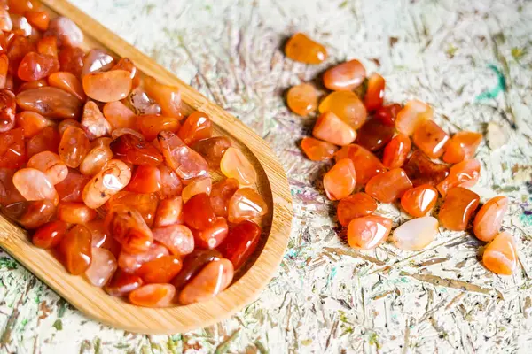 Doğal çiğ Carnelian taşları. Kapat.. 