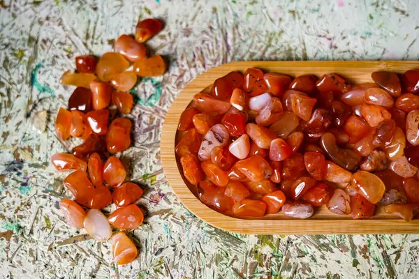 Doğal çiğ Carnelian taşları. Kapat.. 