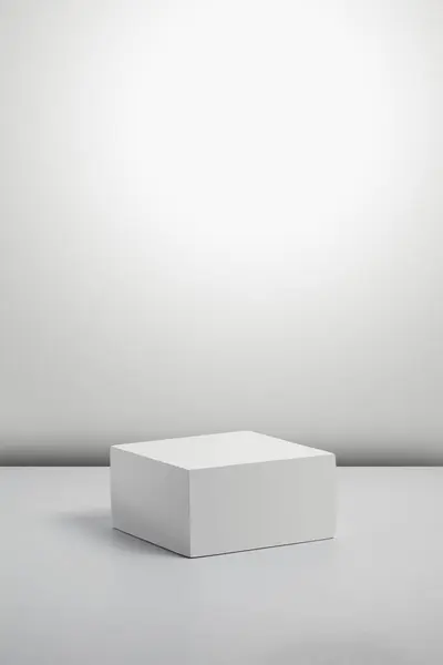 Картонная Коробка Сером Фоне Стоковое Изображение