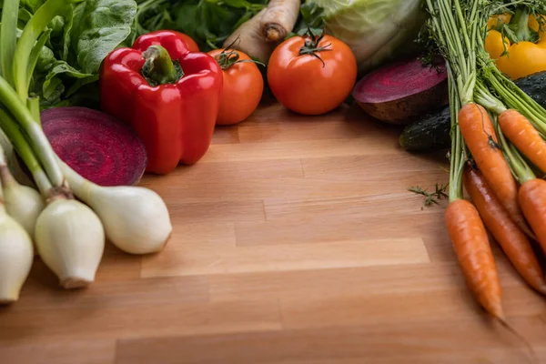 Kırsal alanda mevsimlik taze sebzeler.