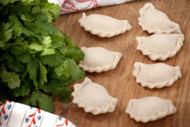 El yapımı börekler. Geleneksel bir Polonya yemeği.