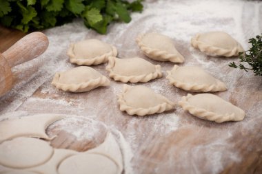 El yapımı börekler. Geleneksel bir Polonya yemeği.